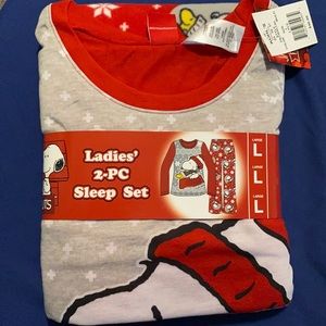 Women’s peanuts pajama set